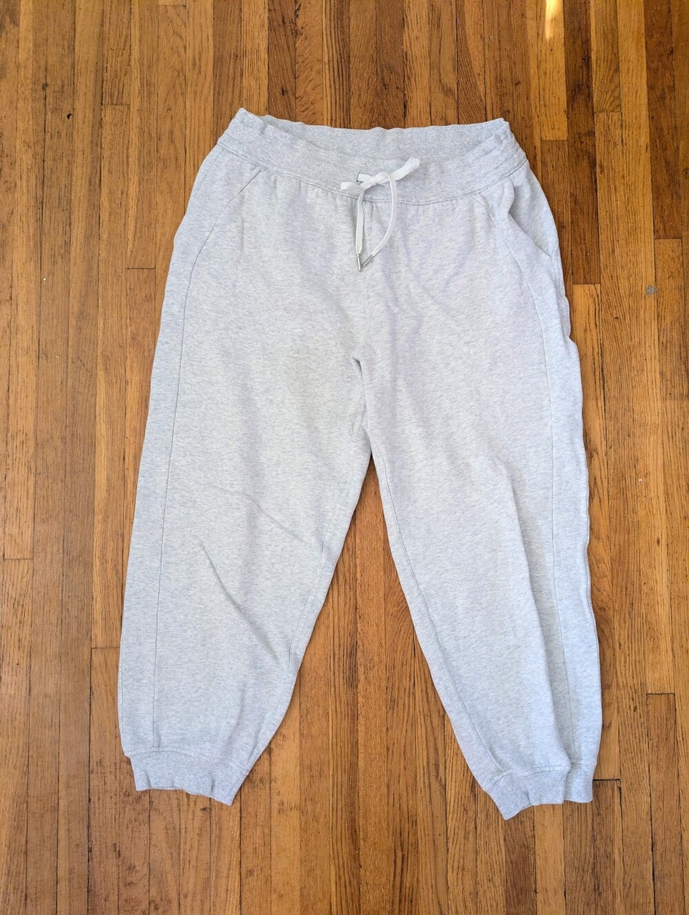 Lululemon Relaxed cropped joggers heathered core light gray